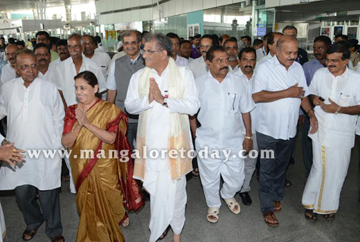Warm reception to Padma Vibhushan Dr Veerendra Heggade  in Mangaluru 1